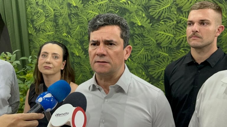 Pré-candidato ao governo, Moro participa da Expo Umuarama e conversa com eleitores