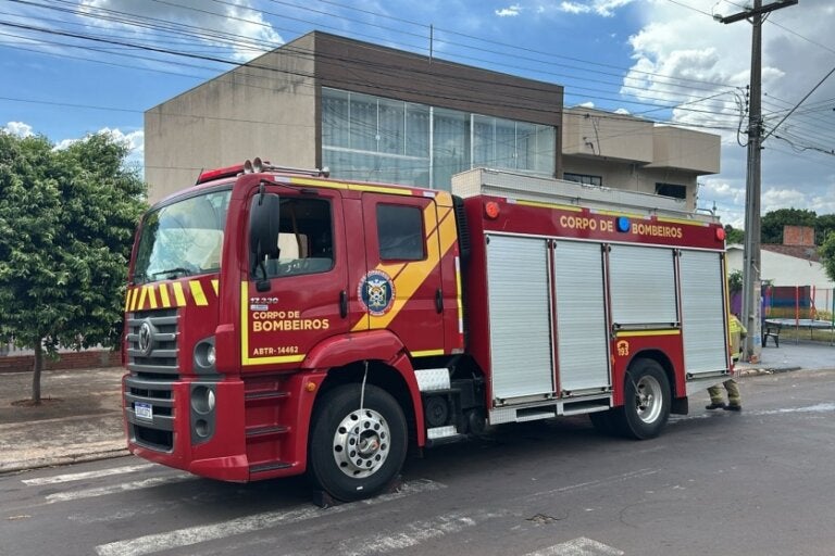 Curto-circuito em ventilador causa princípio de incêndio em loja de roupas em Umuarama
