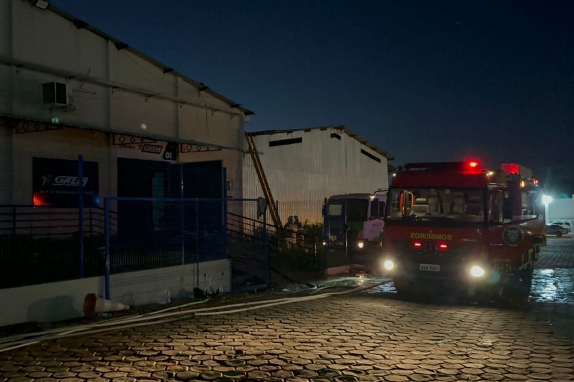 Incêndio na Gazin atingiu 500 m² de barracão usado para equipamentos elétricos e mobília