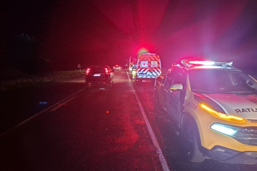Motorista perde controle e fica gravemente ferida após colisão com ônibus na PR-323