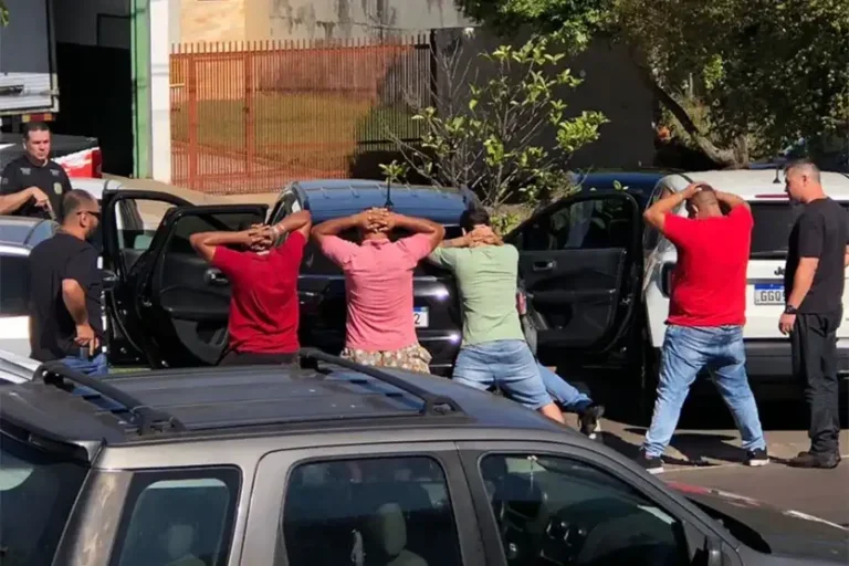 Familiar de testemunha do caso Adrielle preso com arma tem prisão convertida em preventiva