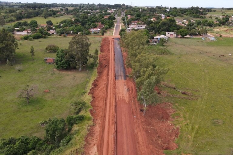 Prefeitura inicia asfalto em Santa Eliza e liga distrito à Estrada Boiadeira