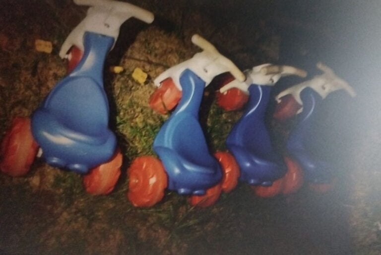 Adolescentes vestidos de palhaços furtam brinquedos de CMEI em Toledo