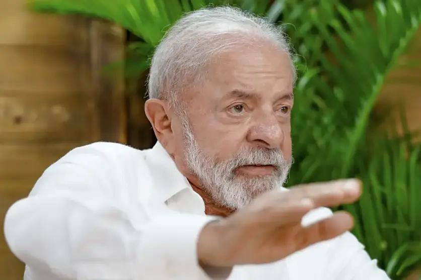 "Ninguém vai fazer a gente mudar o Pix", diz Lula após críticas em relatório dos EUA