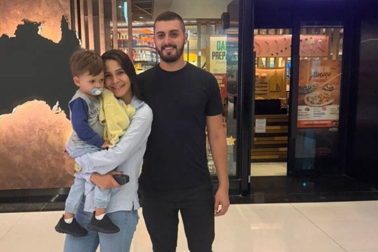 Criança convulsiona, sofre parada cardíaca e é reanimada pela mãe: ‘Vi meu filho sem vida’