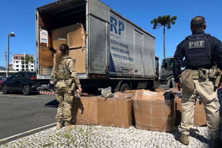 PRF apreende 292 kg de skunk escondidos em carga de motocicletas