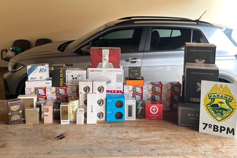 Polícia apreende mercadorias estrangeiras na PR-479, em Tuneiras do Oeste