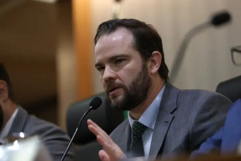 Governo estuda liberar saque de até 20% do FGTS para quitar dívidas