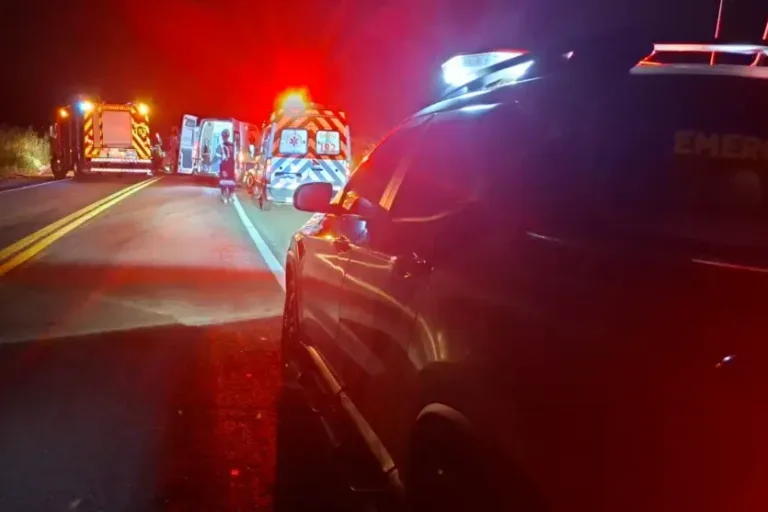 Grave acidente com ambulância termina com um morto na PR-323 em Cruzeiro do Oeste