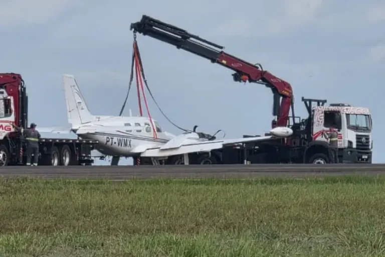 Avião sai da pista durante pouso no Aeroporto de Maringá; com vídeo