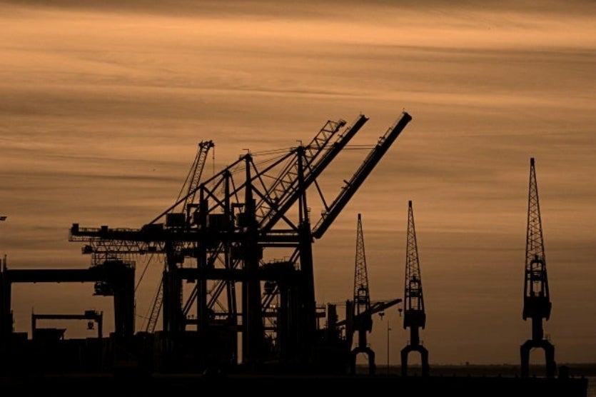 Após ataques de Israel, Irã retalia contra complexo petroquímico da Arábia Saudita