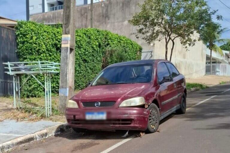 Carro roubado em Cruzeiro do Oeste é localizado em Umuarama