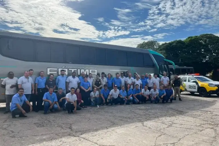 Empresa faz palestra sobre segurança no trânsito para motoristas de ônibus de Umuarama