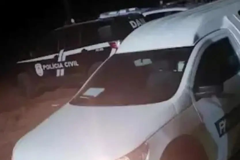 Jovem é presa suspeita de encomendar a morte dos pais e matar assassino para não pagar dívida