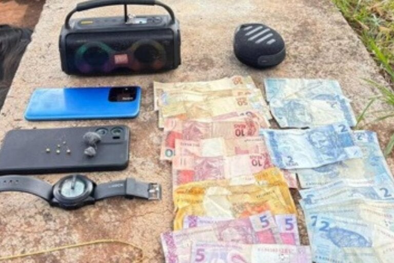 PM prende suspeito por tráfico e recupera objetos furtados em Umuarama