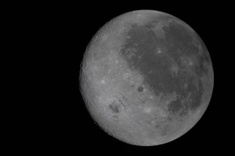 Artemis II inicia retorno após passar pelo lado oculto da Lua e bater recorde de distância