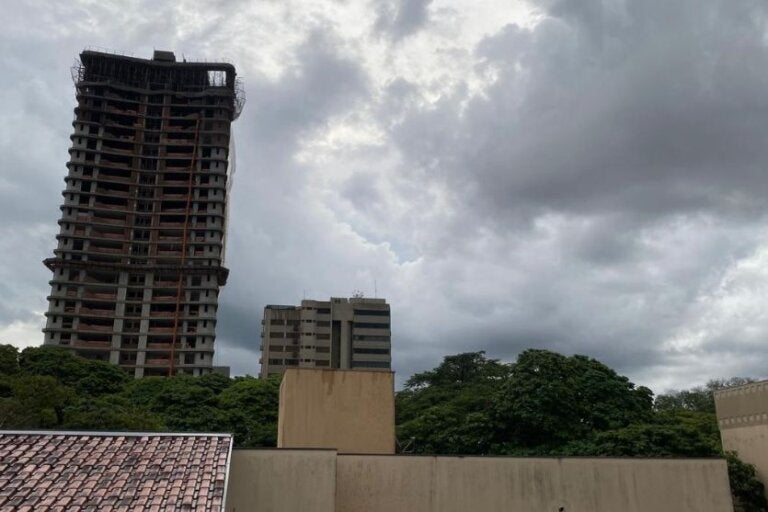 Tempo fecha em Umuarama e chuva chega no fim da tarde desta terça