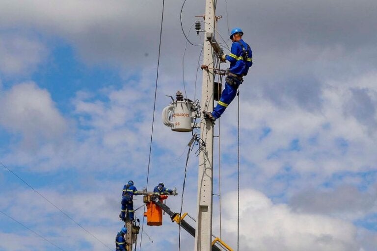 Umuarama terá desligamentos programados de energia em diferentes regiões