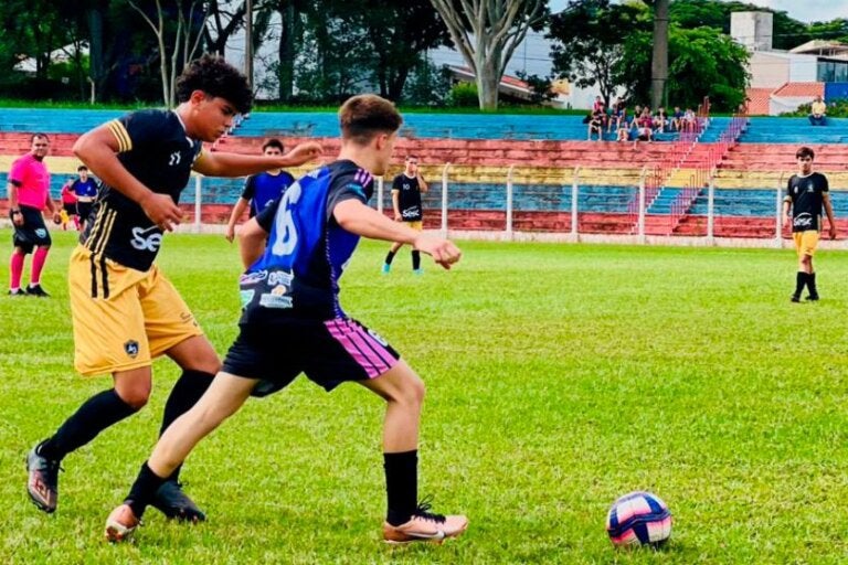 JEPs movimentam Umuarama com vôlei de praia e futebol no Estádio Lúcio Pipino
