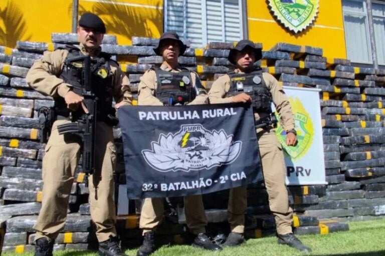 Fiscalização na rodovia PR-323 revela quase 3 toneladas de maconha em carreta