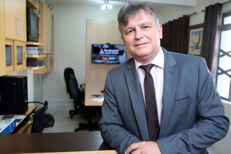 Curso aborda técnicas de negociação financeira e análise de crédito em Umuarama