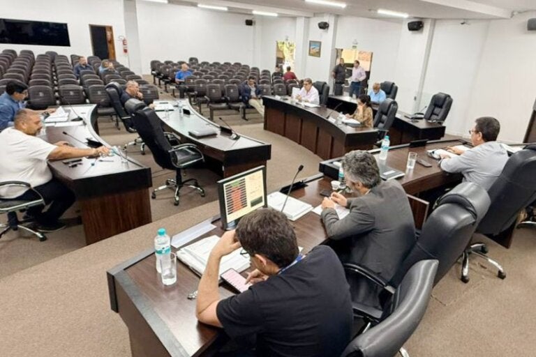 Com previsão de mais vereadores, Câmara discute mudança no tempo das sessões