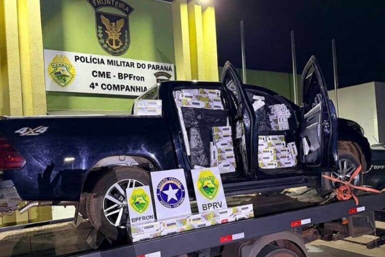 BPFron apreende carga de cigarros e recupera caminhonete furtada, em Umuarama