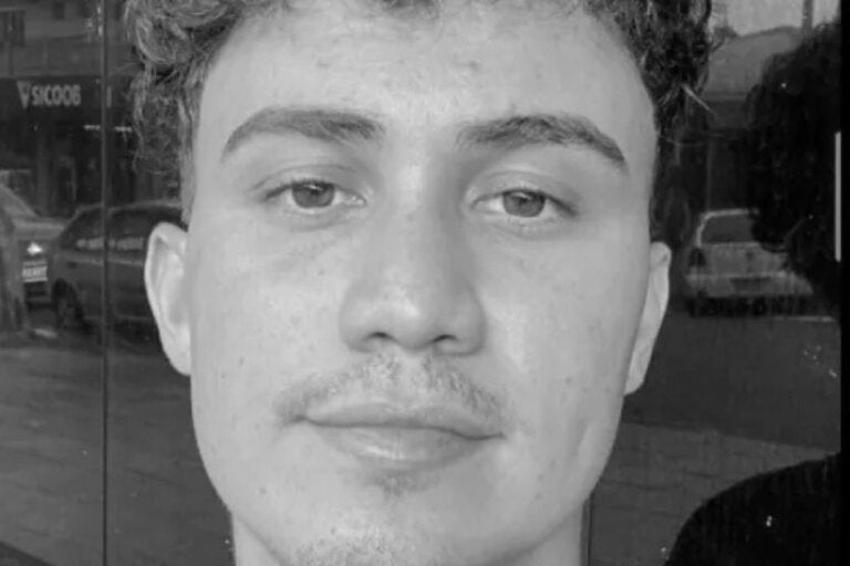 Jovem voltava de festa por metas atingidas quando morreu em acidente
