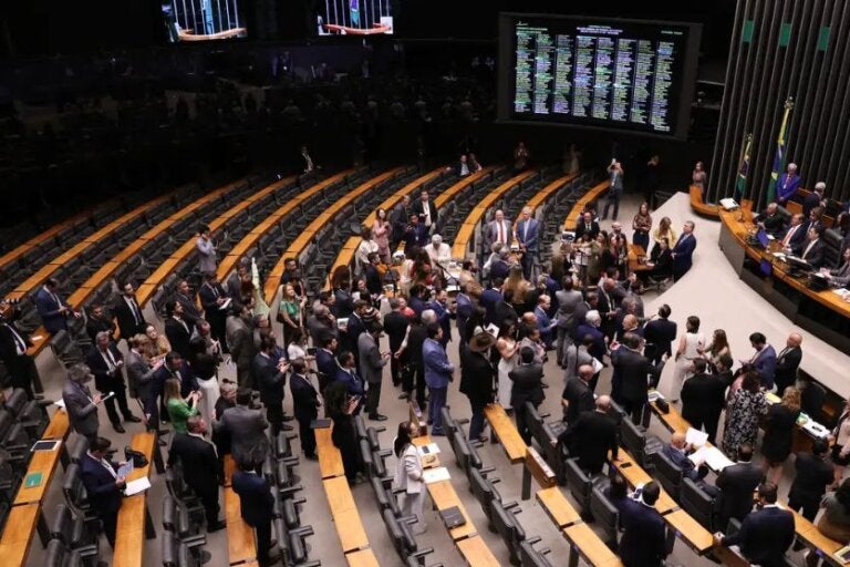 Congresso rejeita veto de Lula e libera regra que reduz pena de Bolsonaro