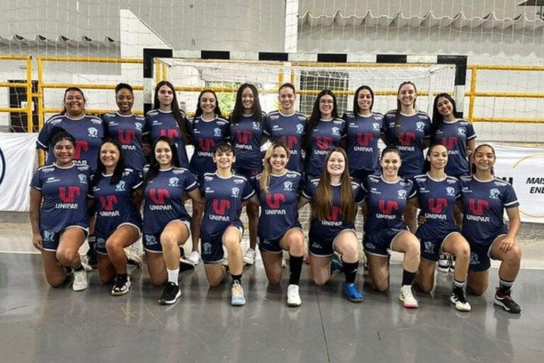Handebol feminino de Umuarama vence duas e garante vaga nas finais do Paranaense