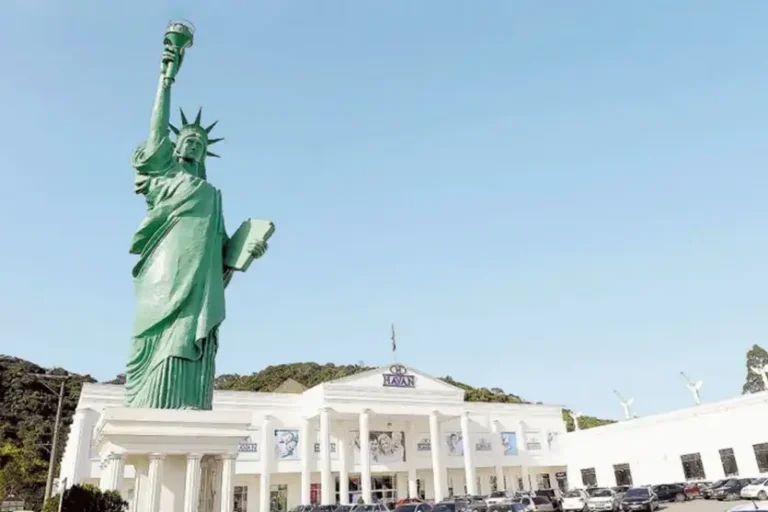 MP pede R$ 500 mil de indenização por estátua da Havan e Luciano Hang critica ação