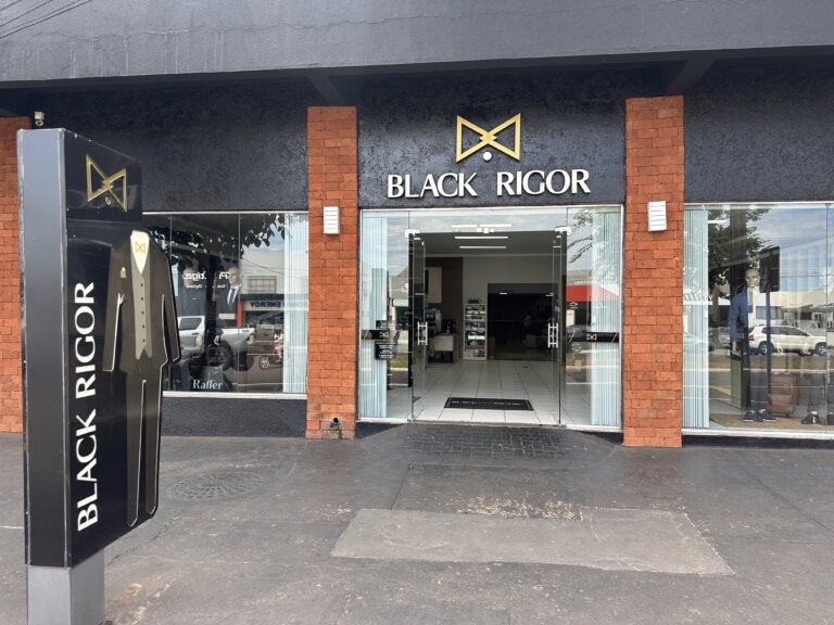Mega Outlet Black Rigor: Preço de fábrica e alfaiataria gratuita em Umuarama