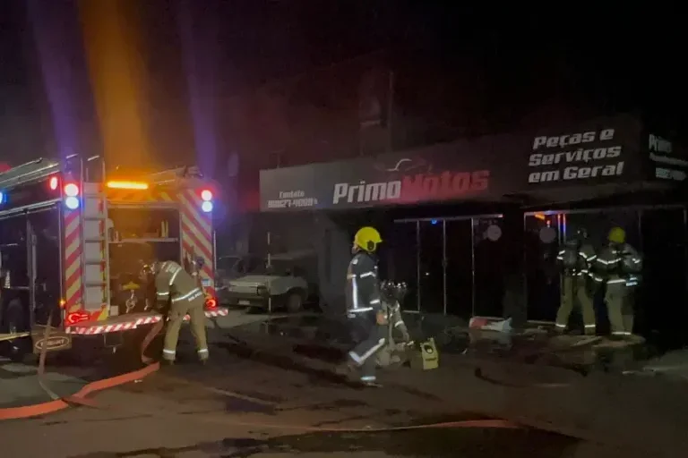 Incêndio atinge oficina de motos no Jardim São Cristóvão