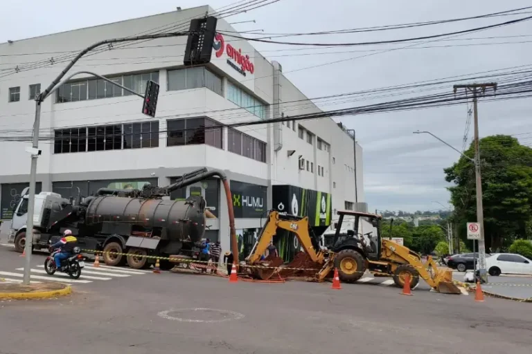 Rua José Dias Lopes é interditada para obras de drenagem em Umuarama