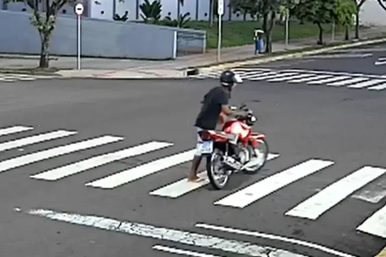 Motocicleta é furtada no centro de Cruzeiro do Oeste enquanto vítima estava em igreja