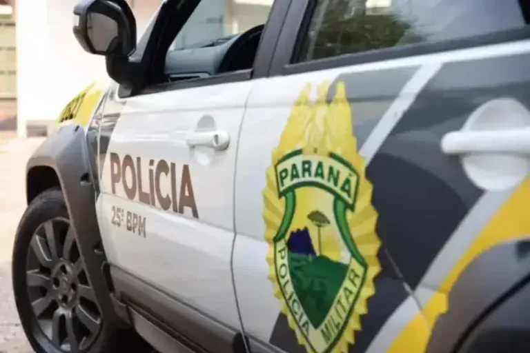 Motorista sem habilitação colide com carros estacionados no centro de Umuarama