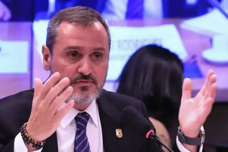 PF retira credenciais de agente de imigração dos EUA em ato de reciprocidade