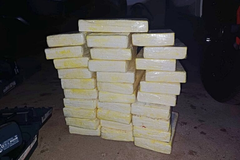 PRF apreende carga milionária de cocaína escondida em veículo que trafegava na PR-323