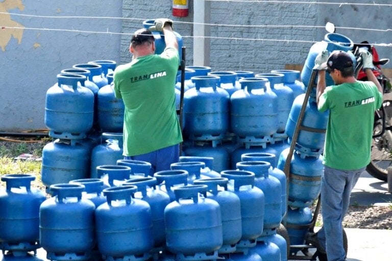 Pesquisa do Procon indica alta de preços do gás de cozinha e combustíveis em Umuarama