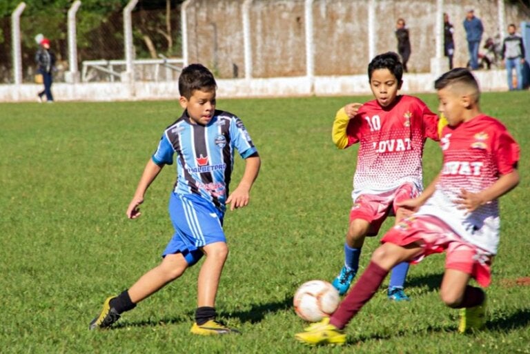Sub-11 abre calendário dos campeonatos de futebol de campo com jogos no Lúcio Pipino