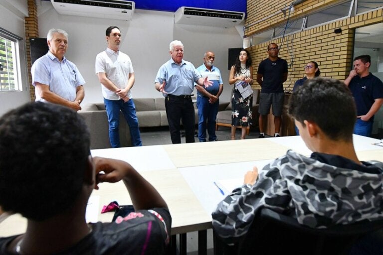 Technopark Umuarama realiza curso de manutenção de celulares e smartphones
