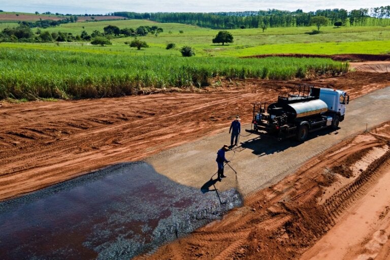 Prefeitura deve aplicar capa asfáltica no primeiro trecho da Estrada 215 nesta semana
