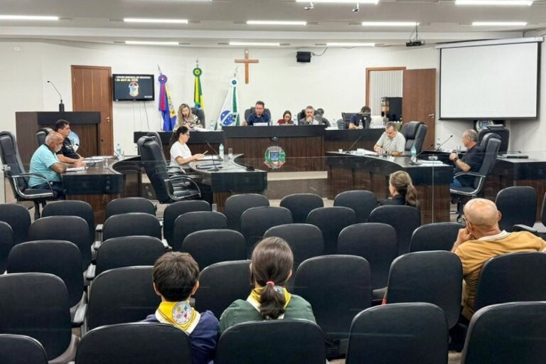 Em sessão extraordinária, vereadores aprovam projetos do Executivo em dois turnos