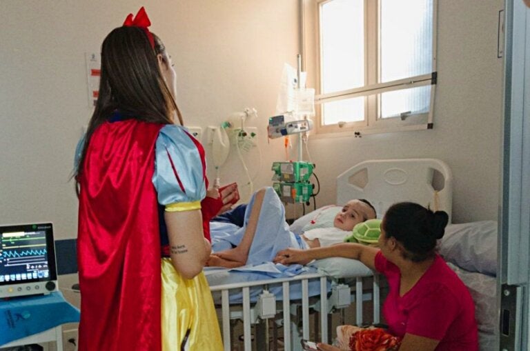 Páscoa que acolhe: voluntária transforma rotina hospitalar em um gesto de amor no Norospar