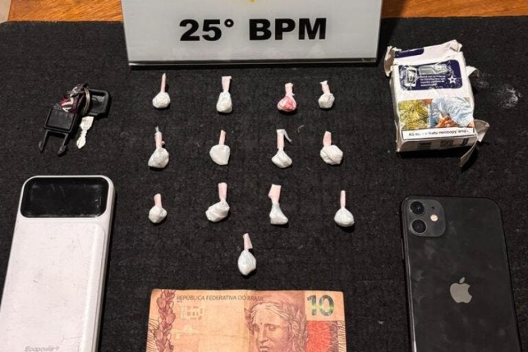 Mulher é presa com porções de cocaína em esquema de entregas em Umuarama