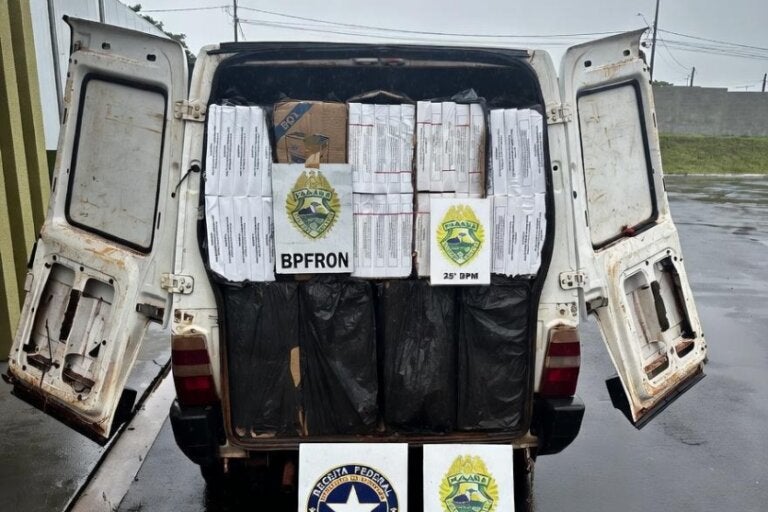 Perseguição na PR-323 em Umuarama termina com apreensão de R$ 190 mil em cigarros