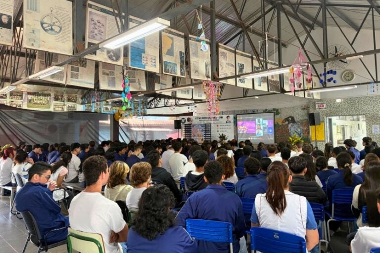 Palestra sobre bullying reúne 18 mil alunos da rede estadual de Umuarama