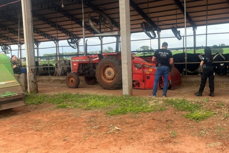 Homem morre após cair em máquina de ração no distrito de Elisa, em Xambrê