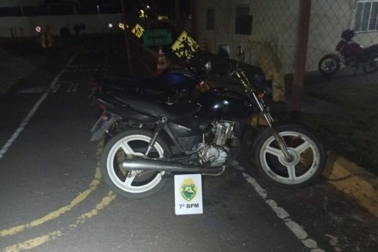 PM recolhe duas motos envolvidas em infrações em Cruzeiro do Oeste