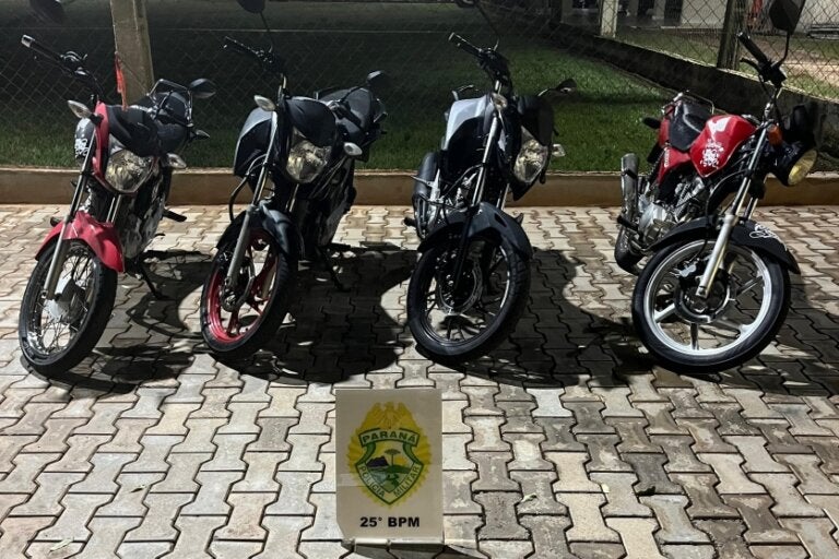 PM apreende quatro motos de adolescentes que estavam empinando no Centro de Umuarama